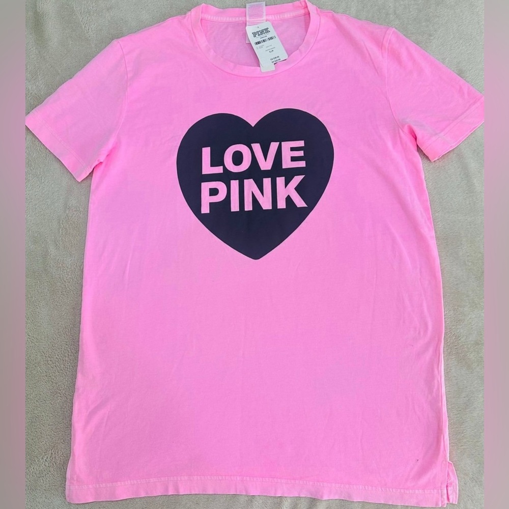 NWT VICTORIA'S SECRET PINK CAMPUS SHORT SLEEVE TEE Size S SWEET ROSETTE PINK